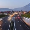 Plus d'un Français sur cinq jette ses déchets par la fenêtre de sa voiture, selon une étude de Vinci Autoroutes