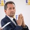 Rapport sur les Frères musulmans : "En n'ouvrant pas de classes d'arabe, on ouvre des places dans les mosquées", regrette l'essayiste Hakim El Karoui