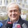 Maskierter am Fenster: Einbrecher erbeuten bei Platini Medaillen und Trophäen