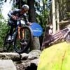 Mathieu van der Poel gaat stevig onderuit: rentree op mountainbike loopt uit op deceptie