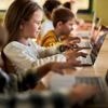 Honderden euro besparen op je septemberfactuur? Met deze trucs dring je schoolkosten stevig terug