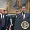 Le catcheur américain Triple H fait son entrée à la Maison Blanche pour faire la promotion d'un programme sportif