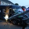 Tuinaanlegger knalt met hoge snelheid tegen betonnen verlichtingspaal en richt ravage aan in Lebbeke