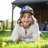 Er zit nog altijd een tumor in haar hoofd, maar na 81 weken vechten, lacht Lori (9) weer naar het leven: “Ik was soms wél blij, zeker toen ik op kamp mocht met lotgenootjes”