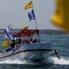 Protestaktion "Schajetet 50": Angehörige der Hamas-Geiseln segeln Richtung Gaza