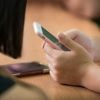 Arbeitsauftrag: Schulen in Baden-Württemberg sollen die Smartphone-Frage lösen