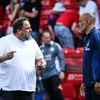 “Nuno zou meteen zijn ontslag moeten indienen”: analist Neville scherp nadat Nottingham Forest-eigenaar kwaad op het veld komt
