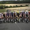 DIRECT. Tour de France femmes : deux coureuses dont la maillot à pois Elise Chabbey en tête de course, le peloton à moins d'une minute... Suivez la 6e étape entre Clermont-Ferrand et Ambert