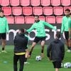 “Wij gaan stevig in duel. Benieuwd of PSV dat aankan”: Leysen en Pocognoli voelen geen stress, twijfelachtige Burgess traint mee