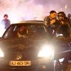 Auto rijdt in op feestende voetbalfans na Champions League-duel in Parijs, drie gewonden