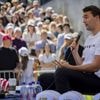 Touché au cou en plein débat, chasse à l'homme, hommages… Ce que l'on sait du meurtre de Charlie Kirk, un influenceur pro-Trump