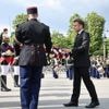 EN IMAGES. Emmanuel Macron a rendu hommage aux résistants et aux combattants sur les Champs-Élysées