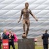 „Das Leben ist vergänglich, Legenden bleiben“: Beckenbauer-Statue in München enthüllt