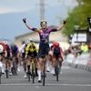 Bredewold wint openingsrit Ronde van Baskenland, Van der Breggen valt hard