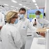 Europese Commissie weigerde krant onterecht inzage in sms’jes van Von der Leyen aan Pfizer-directeur