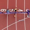 Sensatie op marathon bij WK: Tanzaniaan Simbu wint met 0,03 seconde verschil