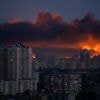 Massale Russische droneaanval beschadigt woongebouw in Kiev, Amerikaanse burger gedood