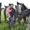 « Il gisait au milieu d’une parcelle » : en Mayenne, un cheval tué par la foudre