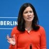 Schwuler Lehrer in Berlin gemobbt: Staatssekretär sieht „Ansätze von strukturellem Versagen“ – Senatorin lehnt Beschwerdestelle ab