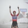 Eindwinnares Demi Vollering volgt zichzelf op in Vuelta met nieuwe ritoverwinning als kers op de taart