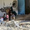 Guerre à Gaza : neuf enfants d'un couple de médecins tués dans une frappe israélienne, selon la Défense civile palestinienne