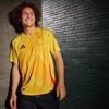 Duivels spelen morgen tegen Wales in geel uitshirt als steun aan Red Flames, truitjes worden ook geveild voor goed doel