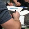Arbeitszufriedenheit: Krankenkasse: Generationenkonflikte in Betrieben