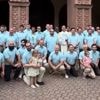 200 Amerikanen komen in precies hetzelfde shirt naar kerkdienst: ‘Zelfs de priester heeft het shirt aan’