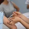 Ongevaccineerde vrouwen ook baat bij vaccins: 70 procent minder kans op HPV