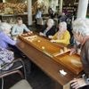 Meerderheid wil ‘bejaardenhuis’ terug, maar: ‘Je denkt toch niet dat ouderen daarheen willen?’