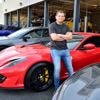 Miljoenenauto’s staan in gebouw waar brand is: ‘Ben als een raket auto’s naar buiten gaan rijden’