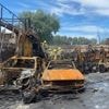„Ich habe alles verloren“: Großbrand verwüstet Spandauer Autowerkstatt – Händler sauer auf Behörden