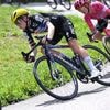 Live Tour | Vollering met peloton begonnen aan iconische Col de la Madeleine