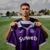 Officieel: Anderlecht huurt centrale verdediger Ozcan (19) van Aston Villa, mét aankoopoptie