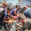 Guerre à Gaza : des tirs de l'armée israélienne font 36 morts, dont 21 près de centres de distribution d'aide humanitaire, selon la défense civile palestinienne