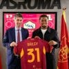 AS Roma-aanwinst Bailey raakt op dag van presentatie direct geblesseerd