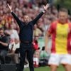 John Heitinga moet nog schaven bij Ajax en ergert zich aan tegengoals: ‘Dat wil je niet zien als trainer’
