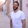 I've solo travelled to over 100 countries - here are my top tips for making friends on holiday