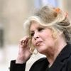 Chasse à courre : Brigitte Bardot envoie un sonotone à Emmanuel Macron pour se faire entendre