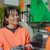 Camille Vanuxem springt mee achterop de vuilniswagen en ontdekt het loon van een belader in ‘Wat verdient Vlaanderen?’