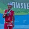 Un triathlète japonais de 92 ans termine un IronMan 70.3 et bat son propre record