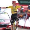 Vingegaard soleert naar zege in bergrit Vuelta en loopt flink in op leider Traeen