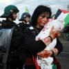 Politie zet waterkanon in tegen demonstranten bij anti-Israël protest • Spanje toont pancarte over Gaza ondanks dreiging sancties EBU