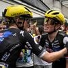 Ploegbaas van Vollering boos na valpartij in Tour: 'Houding rensters niet normaal'