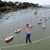 Après le Mont-Saint-Michel et les JO de Paris, ce funambule va traverser la Loire près d’Angers