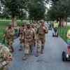 Verveelde militairen tussen hardlopers en toeristen in Washington: 'Wat een geld kost dit'