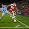 PSV gaat verder waar het vorig seizoen was geëindigd: met winnen. Toch zijn er ook grote contrasten