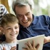 Usages numériques des enfants : parents et gouvernements partagent leurs dilemmes