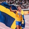 ▶ Mondo Duplantis verbetert voor de vierde keer dit jaar het wereldrecord polsstokspringen