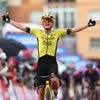 Wielrenster Vos stuurt als de beste en haalt in Vuelta met etappezege revanche voor chaos bij ploegentijdrit